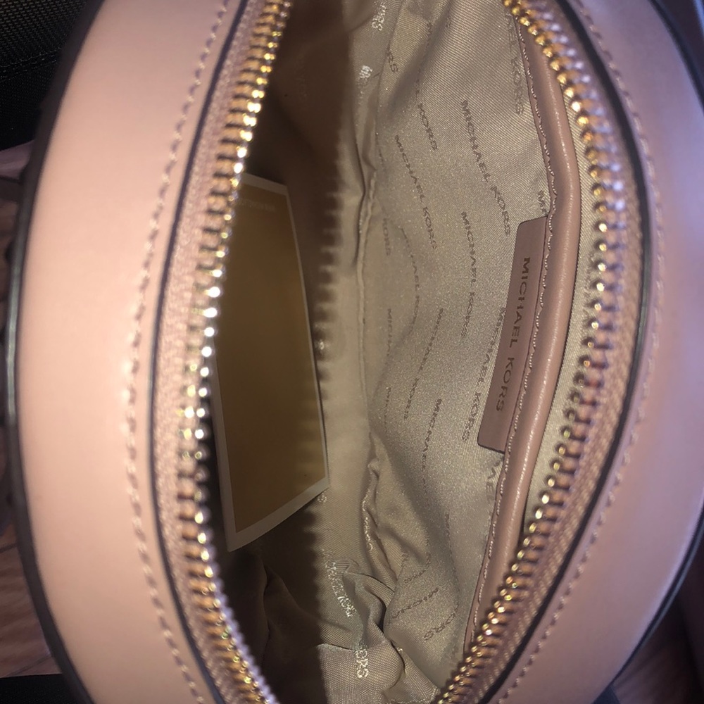 Micheal Kors purse - Picture 3 of 3